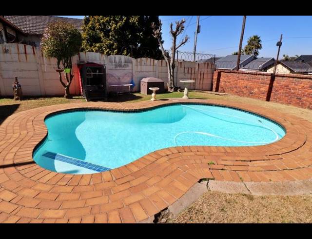 3 BEDROOM HOUSE FOR SALE IN SYMHURST